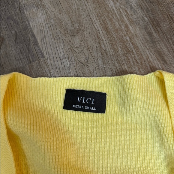 VICI • Aimee Ruched Crop Knit Sweater - Picture 10 of 11